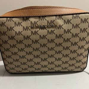 Michael Kors cross body